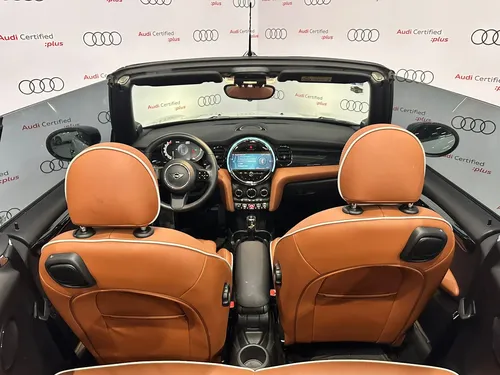 Mini Cooper Convertible 1.5 Iconic At