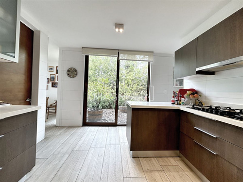 Casa En Venta De 6 Dorm. En Lo Barnechea