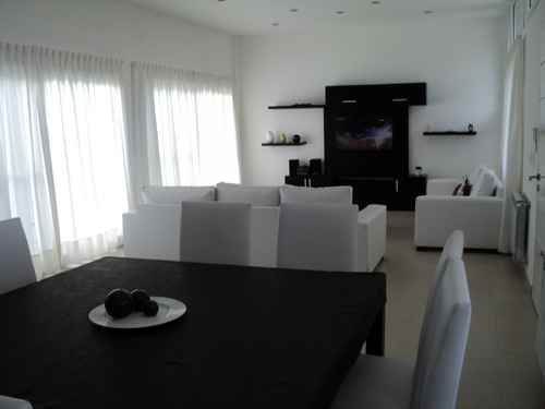 Imagen 2 de 7 de Casa En Alquiler 3 Cuadras De La Playa Y 6 Del Centro