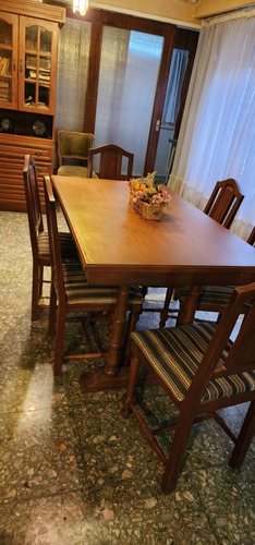 Mesa Comedor Con 6 Sillas. Peteribi, De Estilo. 