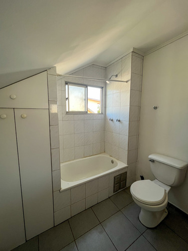 Casa 3 Hab 2 Baños Y 2 Estacionamientos - Curicó
