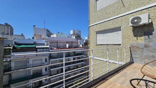 Venta - Departamento Dos Ambientes Reciclado A La Calle Con Balcón Terraza - Santa Fe 2061