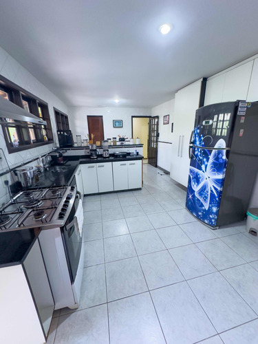 Casa Moderna Com 4 Suítes E Painel Solar Em Vargem Grande