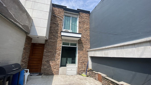 Casa En Venta En Echegaray, Remodelada.
