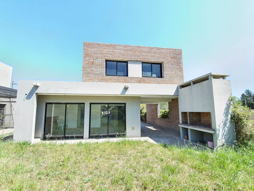 Imagen 19 de 21 de Casa De 2 Dormitorios En Venta Parrilla Jardín Roldan