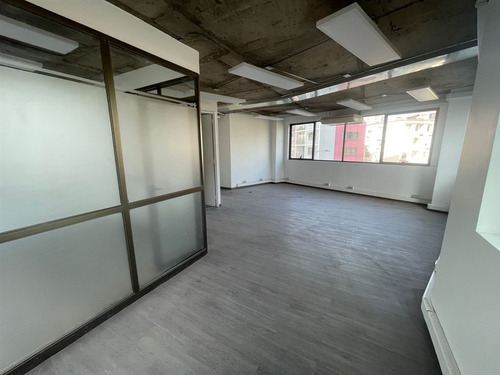 Oficina En Arriendo En Providencia. Sector Los Leones