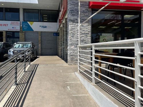 Arriendo- Derecho De Llaves -local 70 M2 En Strip Center