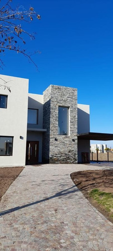 Imagen 4 de 18 de Hermosa Casa A Estrenar Con Salida Al Agua - El Canton
