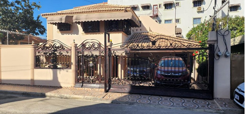 Hermosa Casa De Dos Niveles - Santo Domingo Este