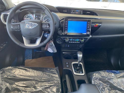 Imagen 9 de 12 de Toyota Hilux Srv 4x4 A/t 0km - Año 2022 Disponible