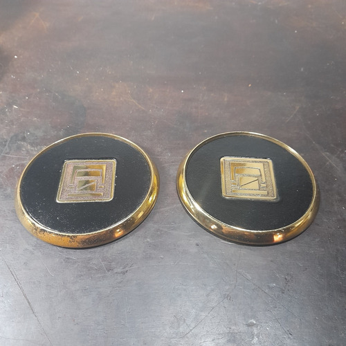 Imagem 3 de 8 de Par Porta Garrafa Ou Taça Caminhão Volvo Antigo Folhado Ouro