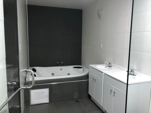 Imagen 12 de 14 de Venta,casa Grande De 6 Recamaras Y 4.5 Baños Con Jardín 40m2