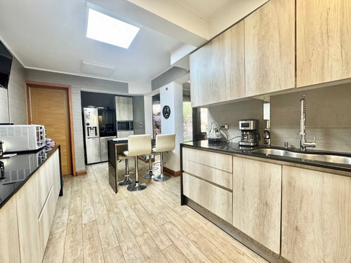 Moderna, Remodelada, En Calle Tranquila Con Seguridad 24-7