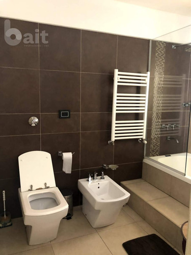 Imagen 8 de 29 de Venta Casa En El Cerro De Las Rosas, Moderna, Impecable De 3 Dormitorios Con Pileta Climatizada Y Calefacción Central.