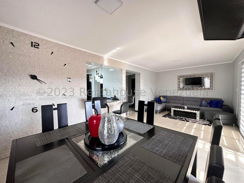 Apartamento En Venta En La Avenida Lara, Barquisimeto Este 25-7788 App