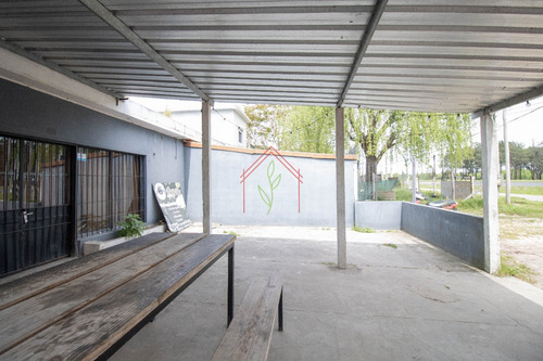 Local Comercial En Ph, Con Horno A Leña, Amplio Frente. Con Renta.
