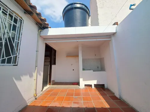 Casa En Arriendo En Prados Del Norte. Cod A24414