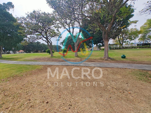 Terreno En Venta En Lomas De Cocoyoc Con Acceso Directo Al Campo De Golf