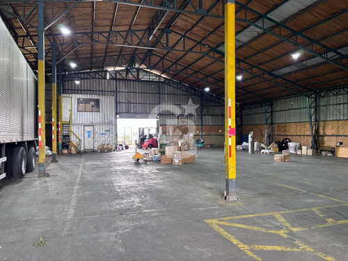 Gran Bodega En Puerto Montt Estratégicamente Ubicada