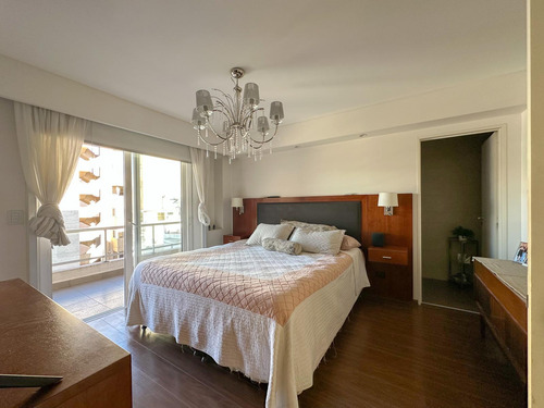 Departamento En Venta En Lanús Oeste 5 Ambientes Con 2 Cocheras Y 2 Bauleras