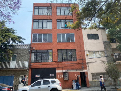 Edificio Con Bodega En Venta En Azcapotzalco.