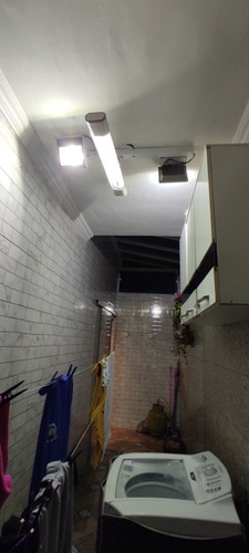 Sobrado De 2 Dorm. Com Sacada E Área De Churrasqueira.