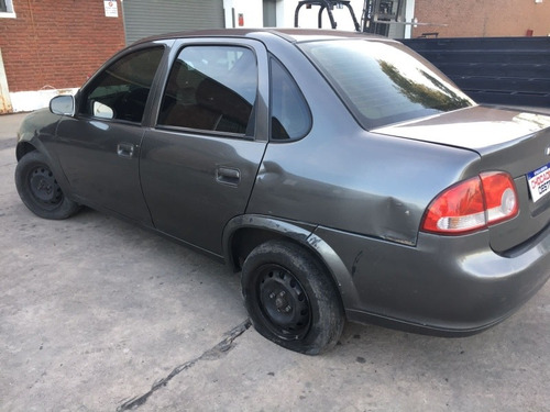 Imagen 12 de 17 de Chevrolet Corsa Classic
