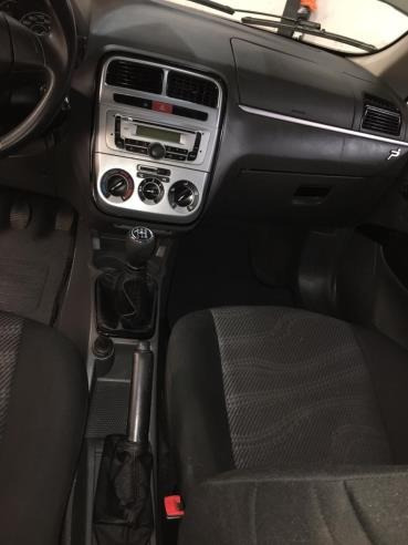 Fiat Punto Attractive 1.4 Completo 2012