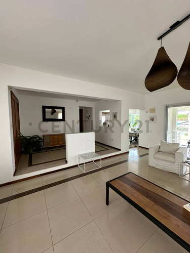 Altos Del Golf, Hermosa Casa De 4 Dormitorios En Villa Allende