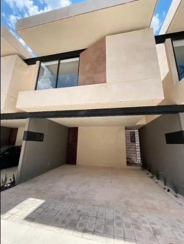 Casa En Renta En El Norte De Merida En Temozon Norte En Privada Amueblado!!