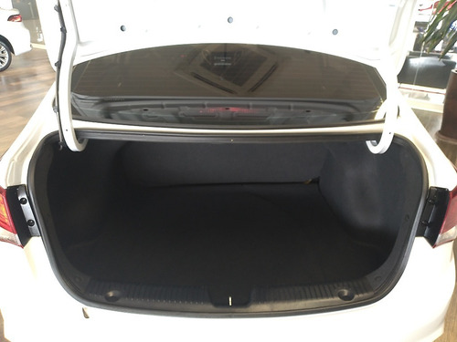 Imagem 8 de 12 de Hyundai Hb20s 1.6 Comfort Plus 16v Flex 4p Manual