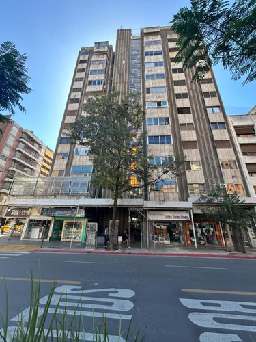 Excelente Semipiso De 4 Dormitorios A La Venta En El Centro!!!!