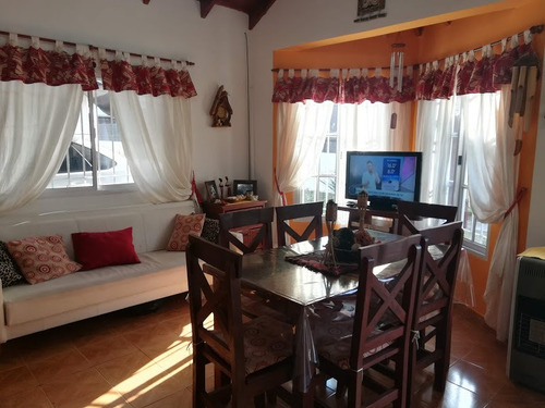 Casa Duplex Tipo Chalet Semi Independiente - Zona Centro