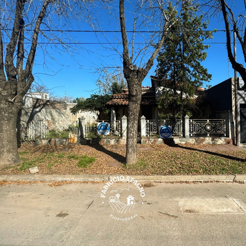 Venta Casa A Reciclar 2 Dormitorios Mercedes Con Cochera
