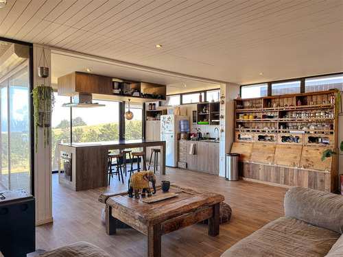 Casa En Venta En Pichilemu, Con Gran Vista Al Mar