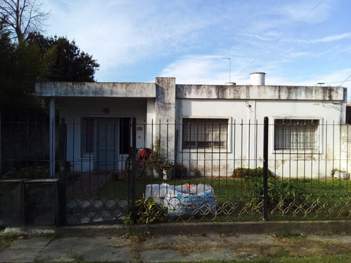 Imagen 2 de 10 de Casa - Barrio Parque Leloir