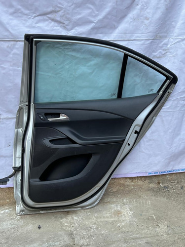 Puerta Trasera Derecha Chevrolet Aveo Ng 2018-2023 Uso Orig Trasera Derecho Plateado (Usado)