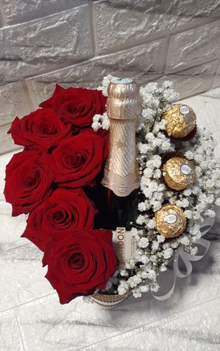 Imagen 3 de 5 de Floreria.ramo De 6 Rosas En Box Corazon, Chandon Y Bombones