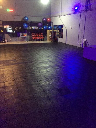 Imagen 7 de 10 de Piso Tecnico Para Gimnasios Y Canchas De Pvc Antideslizante