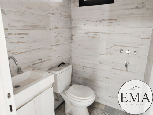 Venta Casa 2 Dormitorios Fisherton Con Cochera