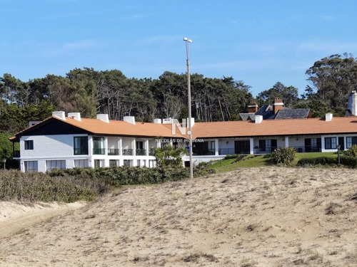 Departamento En Brava, Punta Del Este- Ref: 3317
