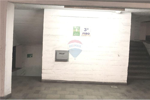 ¡estacionamiento En El Centro De Santiago!