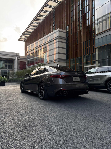 Alfa Romeo Giulia 2.9l Quadrifoglio V6 Bi-turbo At
