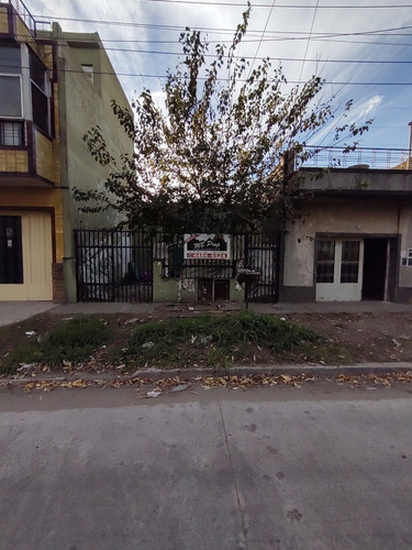 Casa Multifamiliar De 3 Ambientes A Refaccionar. San Justo.