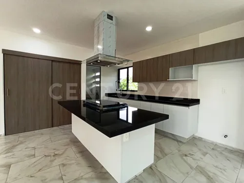 Casa En Venta, Nueva, Lomas De Cocoyoc, Con Alberca Y Jardín, Morelos