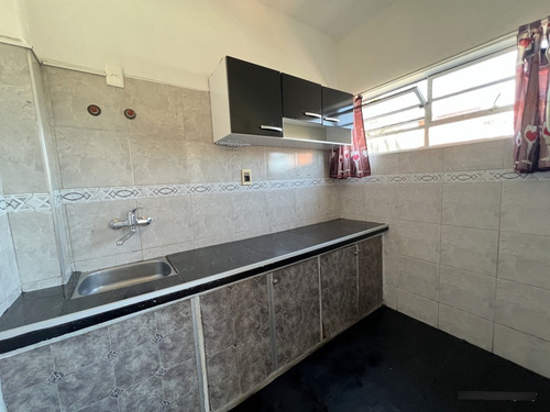 Alquiler De Lindo Apartamento. Peñarol, 3 O 4 Dormitorios, Estufa A Leña, Muy Luminoso Y De Buen Tamaño!