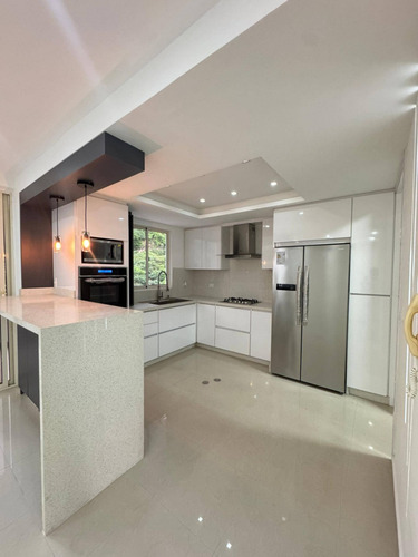 Annic Coronado Vende Moderno Apartamento En Resd. Vermont Trigaleña Alta Va Ref. 284422