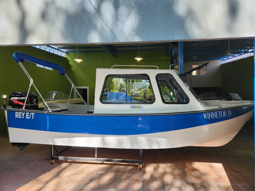 Tracker Cabinado Cuddy 530