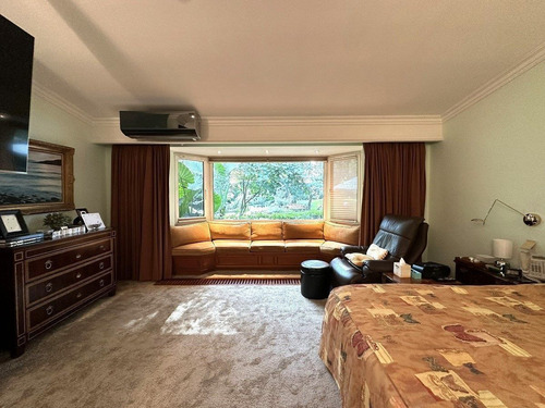 Residencia En Venta En Calle Y Fraccionamiento Cerrado En Lomas Hipódromo
