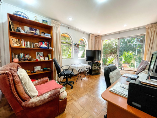 Amplia Y Luminosa Casa Con Ubicación Privilegiada Vitacura